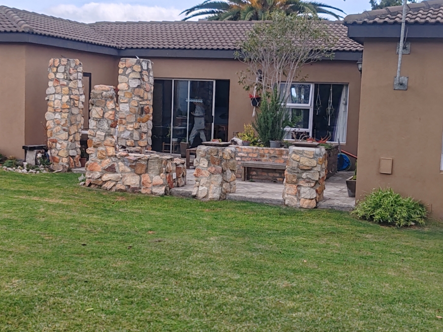 3 Bedroom Property for Sale in Heuningkloof Western Cape